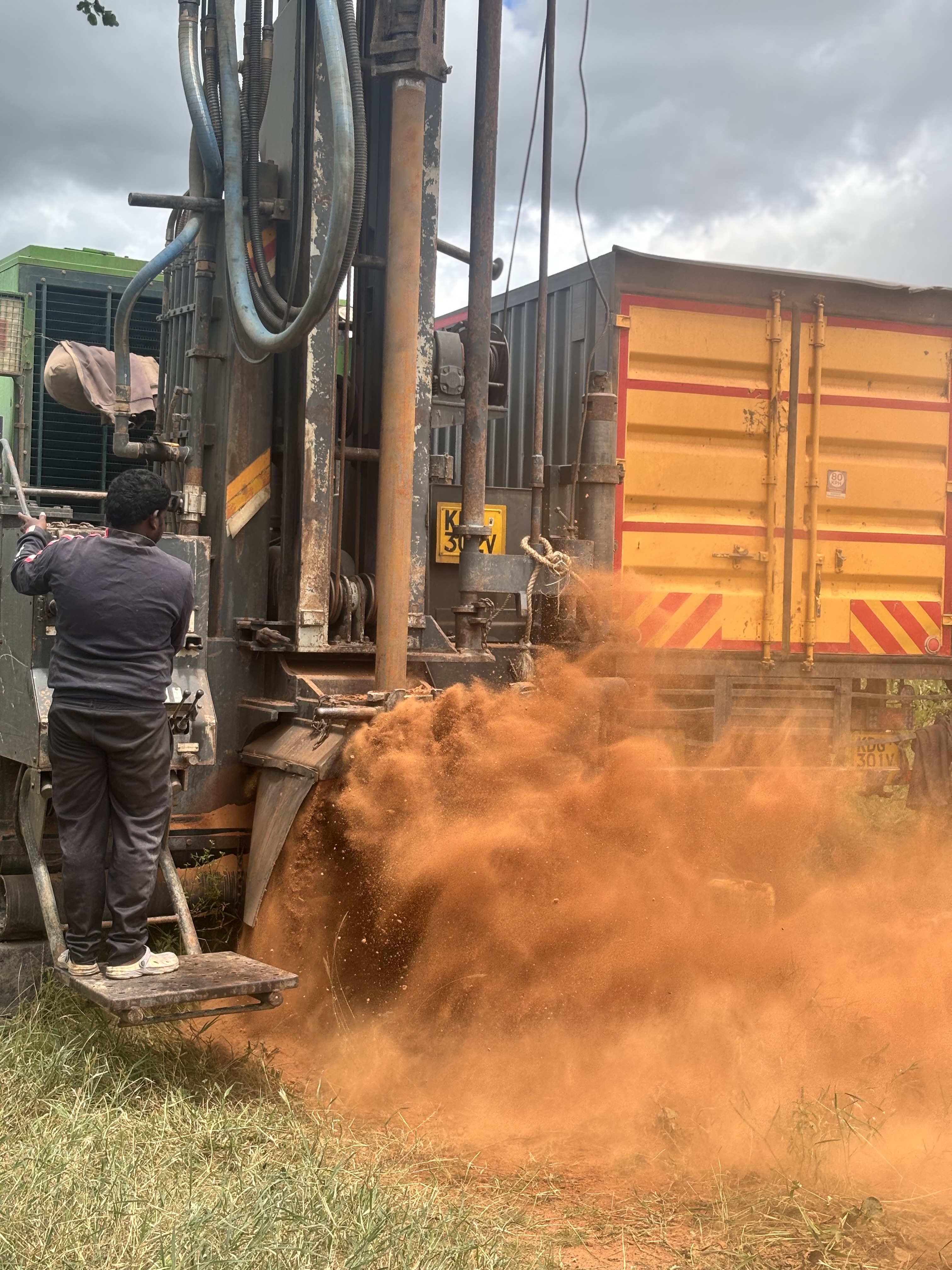 Dry rangeland and water scarcity in Ngatataek, Kajiado County, Kenya