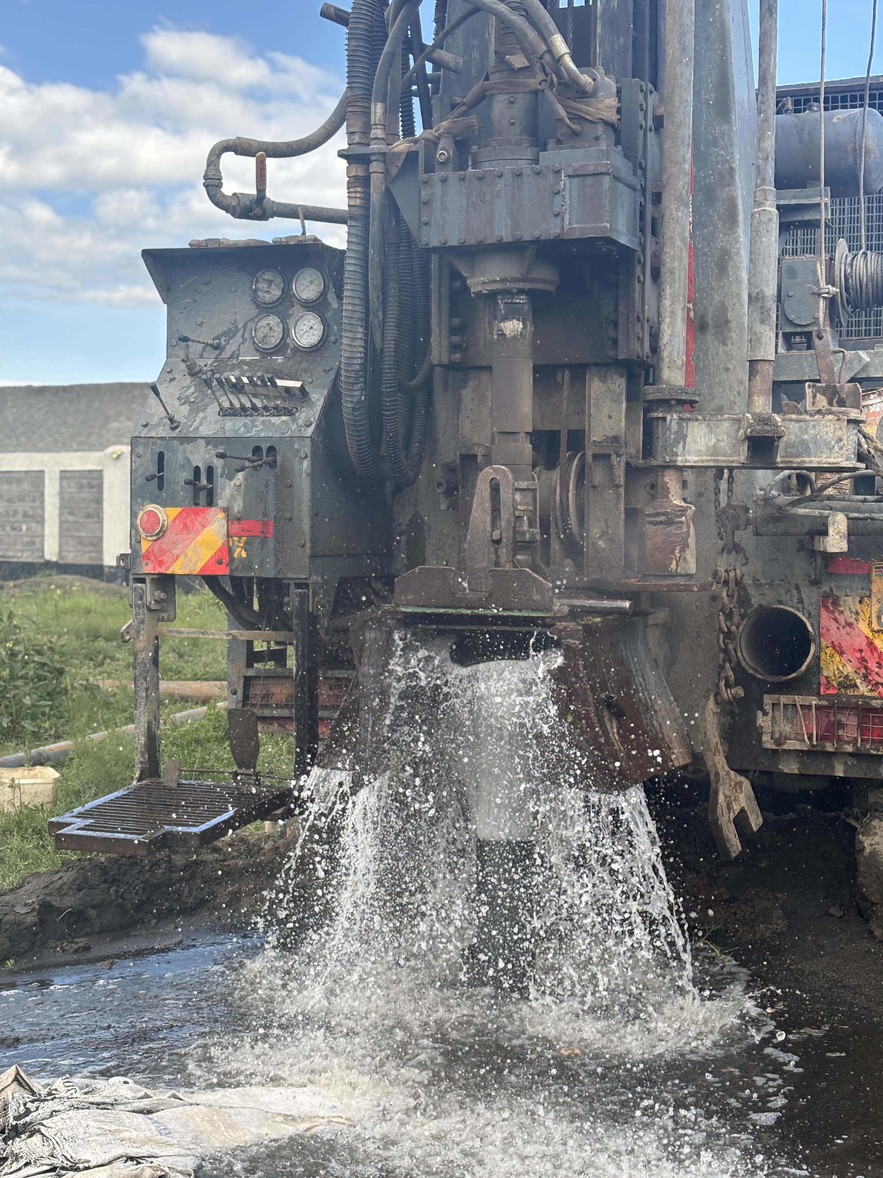 High-pressure water flow from completed Miti Mingi borehole